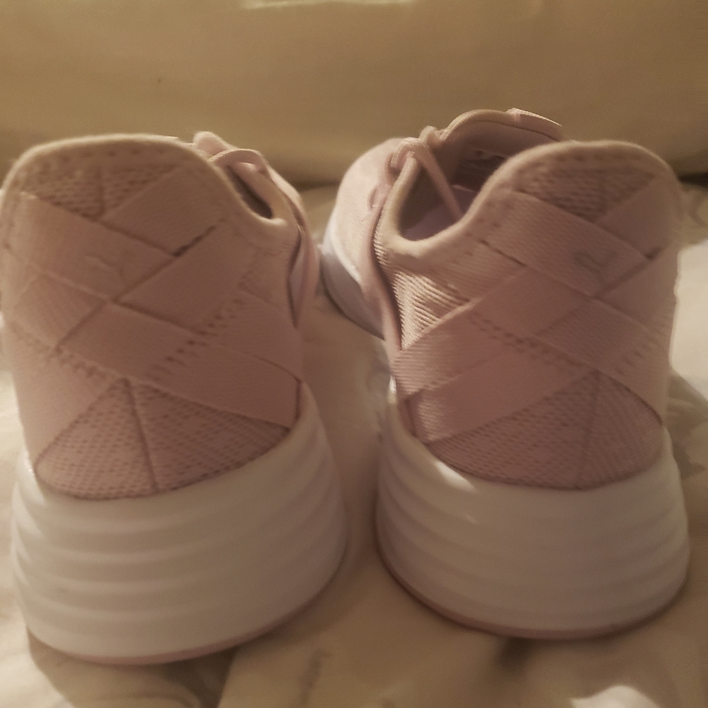 Puma lilac tenni shoes .
